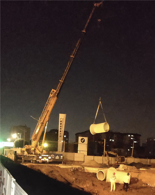 喀什市“弯臂矫正”—— 吊车的 “形变补偿” 技术