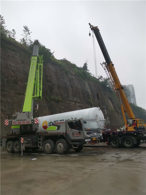 喀什市“不怕风雨冻”—— 吊车的 “恶劣环境适应” 技术